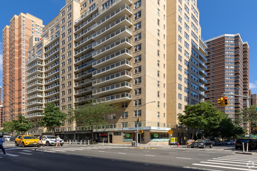 420 2nd Ave, New York, NY for lease - Building Photo - Image 3 of 4