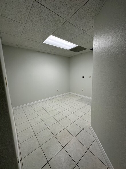 12582 Garden Grove Blvd, Garden Grove, CA for lease - Building Photo - Image 3 of 14