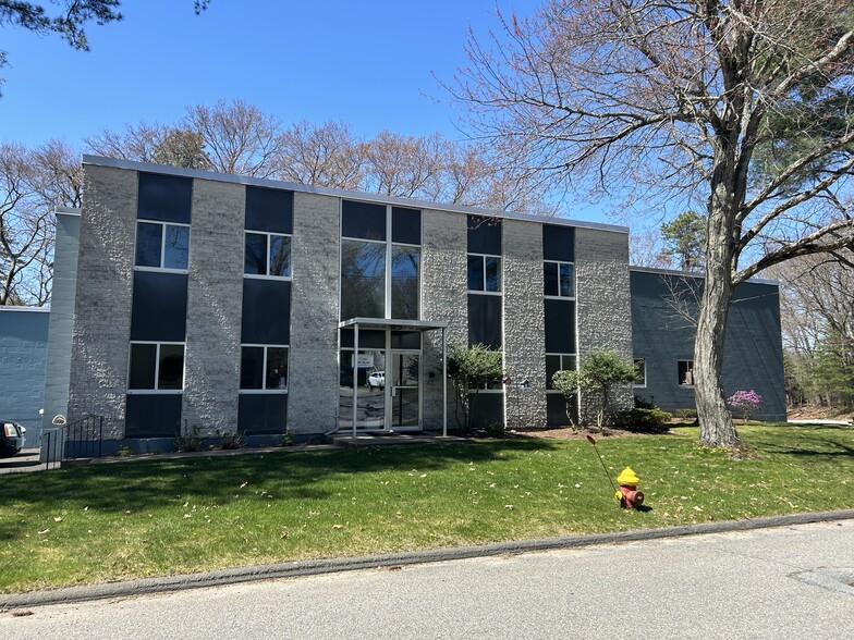 8 Kane Industrial Dr, Hudson, MA for lease - Building Photo - Image 3 of 4