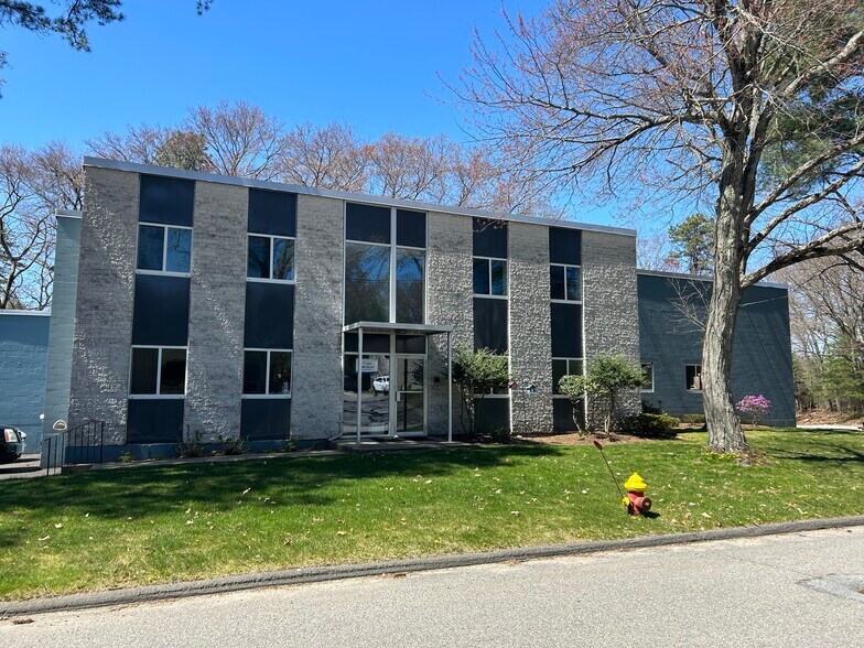 8 Kane Industrial Dr, Hudson, MA à louer - Photo du bâtiment - Image 3 de 4