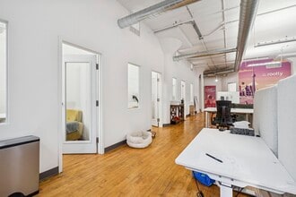 317 Adelaide St W, Toronto, ON à louer Photo intérieure- Image 2 de 4