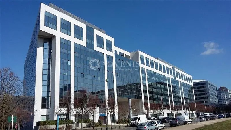 Office in Noisy-le-Grand for lease - Building Photo - Image 1 of 6