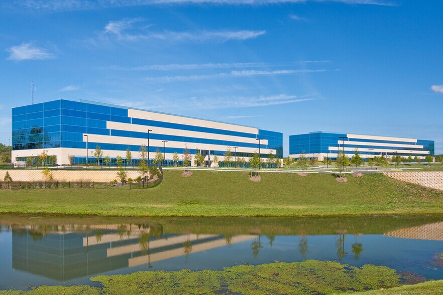 16901 Melford Blvd, Bowie, MD à louer - Photo du bâtiment - Image 3 de 17