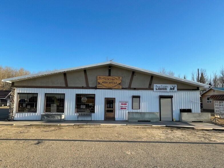 701 Lakeshore Dr, Buck Lake, AB for sale - Primary Photo - Image 1 of 1