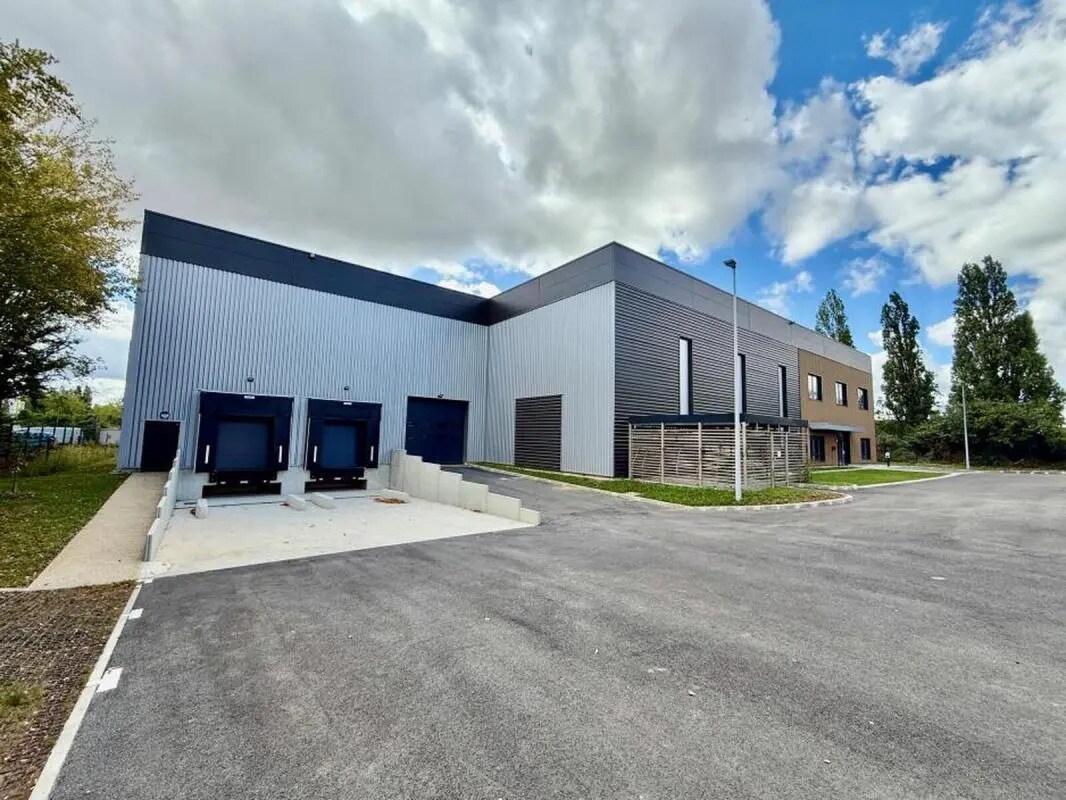 7 Avenue Georges Politzer, Trappes for lease Building Photo- Image 1 of 9