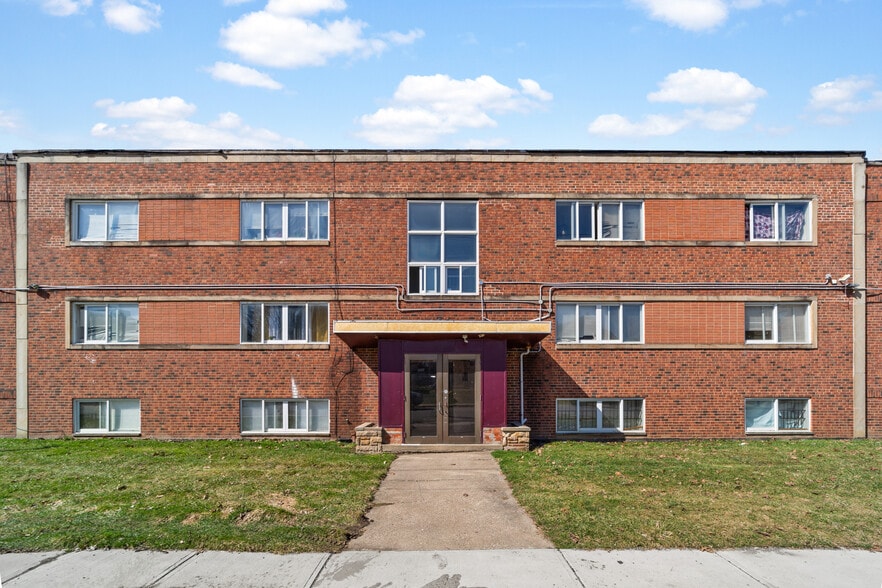 14520 Milverton Rd, Cleveland, OH for sale - Primary Photo - Image 1 of 31