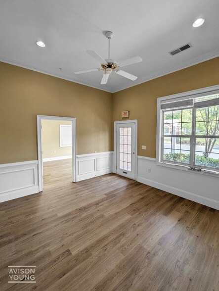318 Creekstone Rdg, Woodstock, GA for lease - Interior Photo - Image 3 of 8