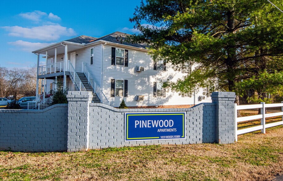 1059 Woods Ferry Rd, Gallatin, TN à vendre - Photo principale - Image 1 de 43
