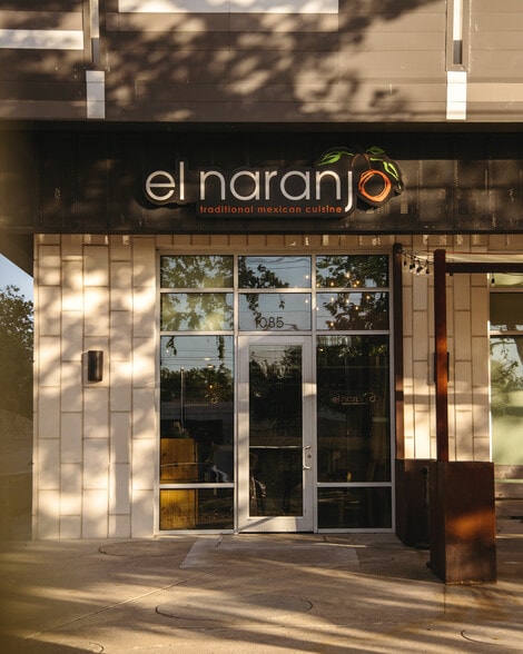 2717 S Lamar Blvd, Austin, TX for lease - Building Photo - Image 2 of 42