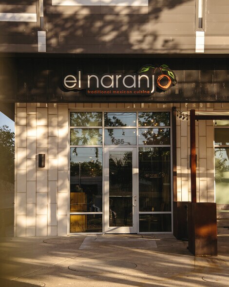 2717 S Lamar Blvd, Austin, TX à louer - Photo du bâtiment - Image 2 de 42