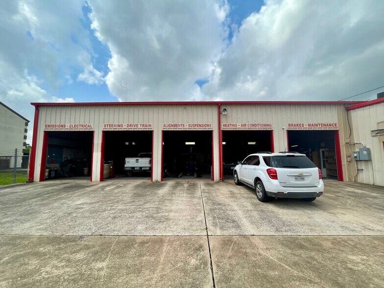 4619 N Highway 146, Baytown, TX à vendre - Photo du bâtiment - Image 2 de 16