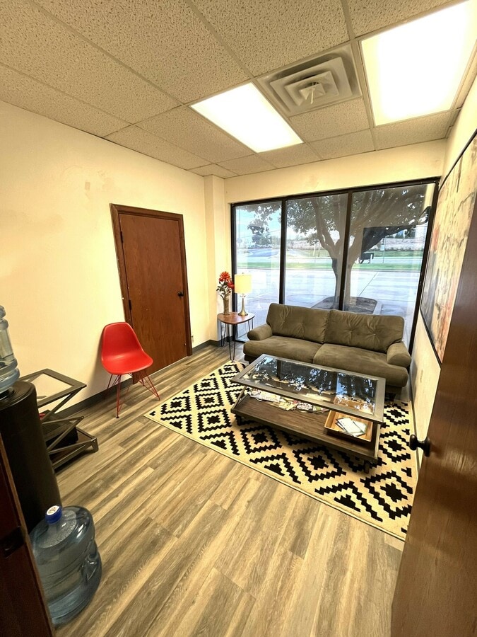 13509 N Meridian Ave, Oklahoma City, OK 73120 - Unit 2 -  - Interior Photo - Image 2 of 3