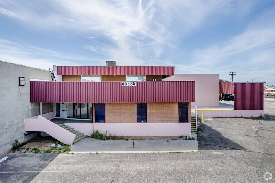 45585 Commerce St, Indio, CA à louer - Photo du bâtiment - Image 3 de 9