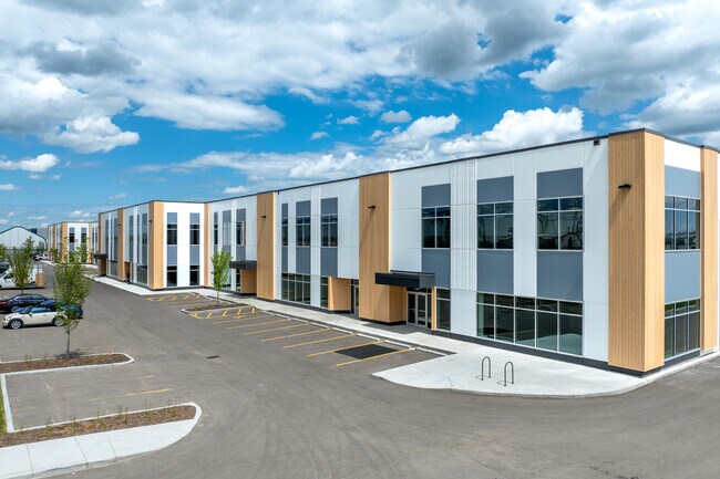Plus de détails pour 9870 70 St SE, Calgary, AB - Industriel à vendre