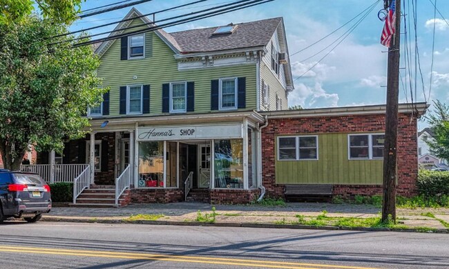 Plus de détails pour 46 N Main St, Milltown, NJ - Commerce de détail à louer