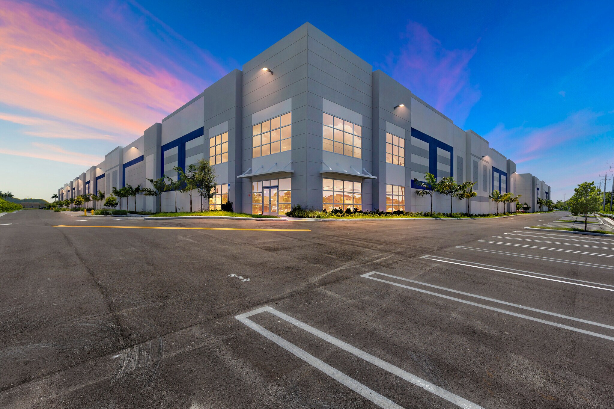 6405 NW 167th St, Hialeah, FL à louer Photo du bâtiment- Image 1 de 35