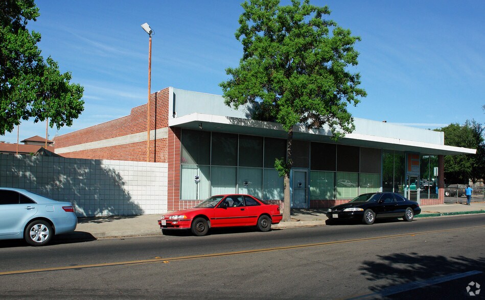 947 R St, Fresno, CA à louer - Photo principale - Image 1 de 2