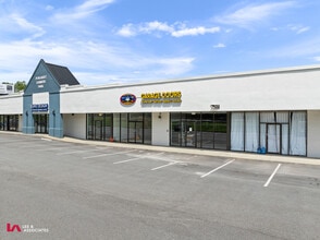 6889 Peachtree Industrial Blvd, Peachtree Corners, GA for lease Building Photo- Image 2 of 2