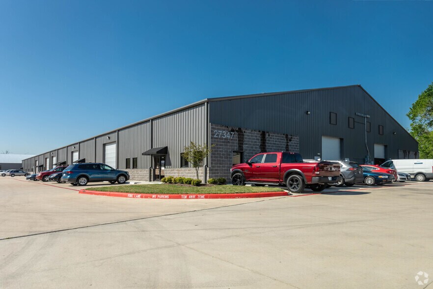 27347 W Hardy Rd, Spring, TX à louer - Photo du bâtiment - Image 2 de 5