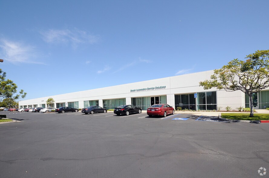 17815 Newhope St, Fountain Valley, CA à louer - Photo du bâtiment - Image 3 de 11