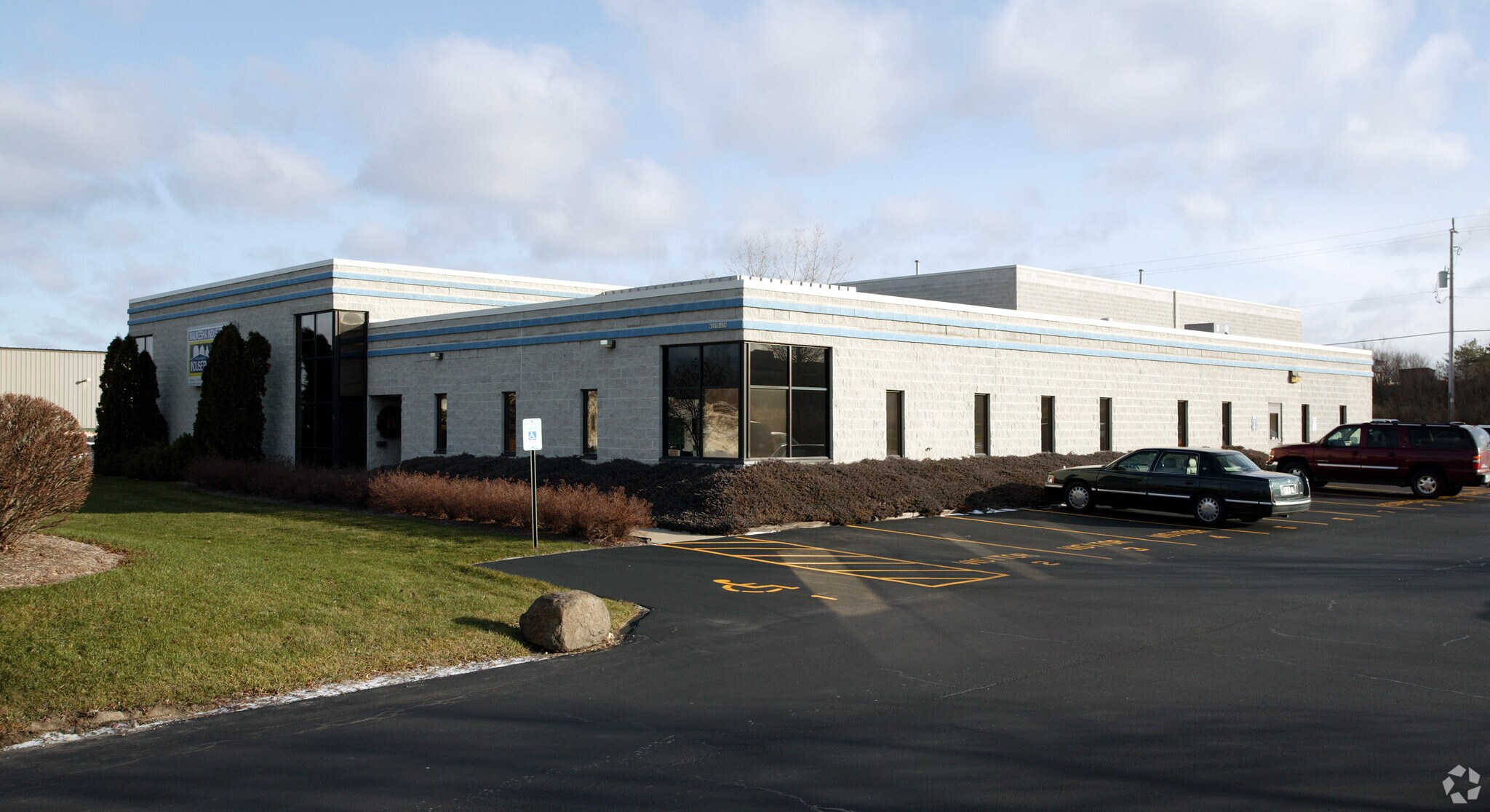 W227N678 Westmound Dr, Waukesha, WI à vendre Photo principale- Image 1 de 1