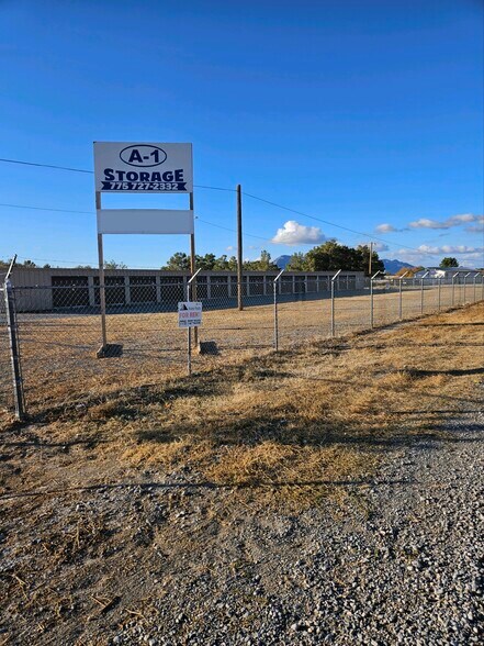 521 Fairbanks St, Pahrump, NV à vendre - Photo du bâtiment - Image 2 de 10