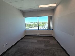 2233 Argentia Rd, Mississauga, ON à louer Photo intérieure- Image 2 de 14