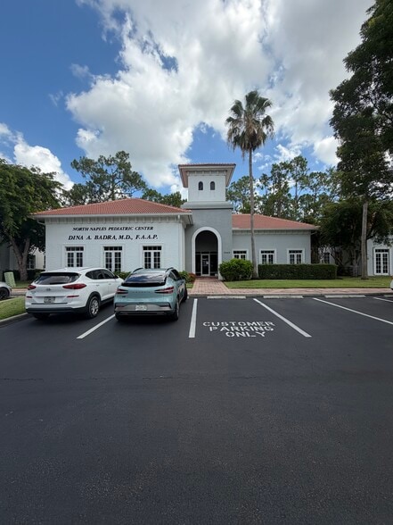 9160 Galleria Ct, Naples, FL for lease - Building Photo - Image 1 of 16