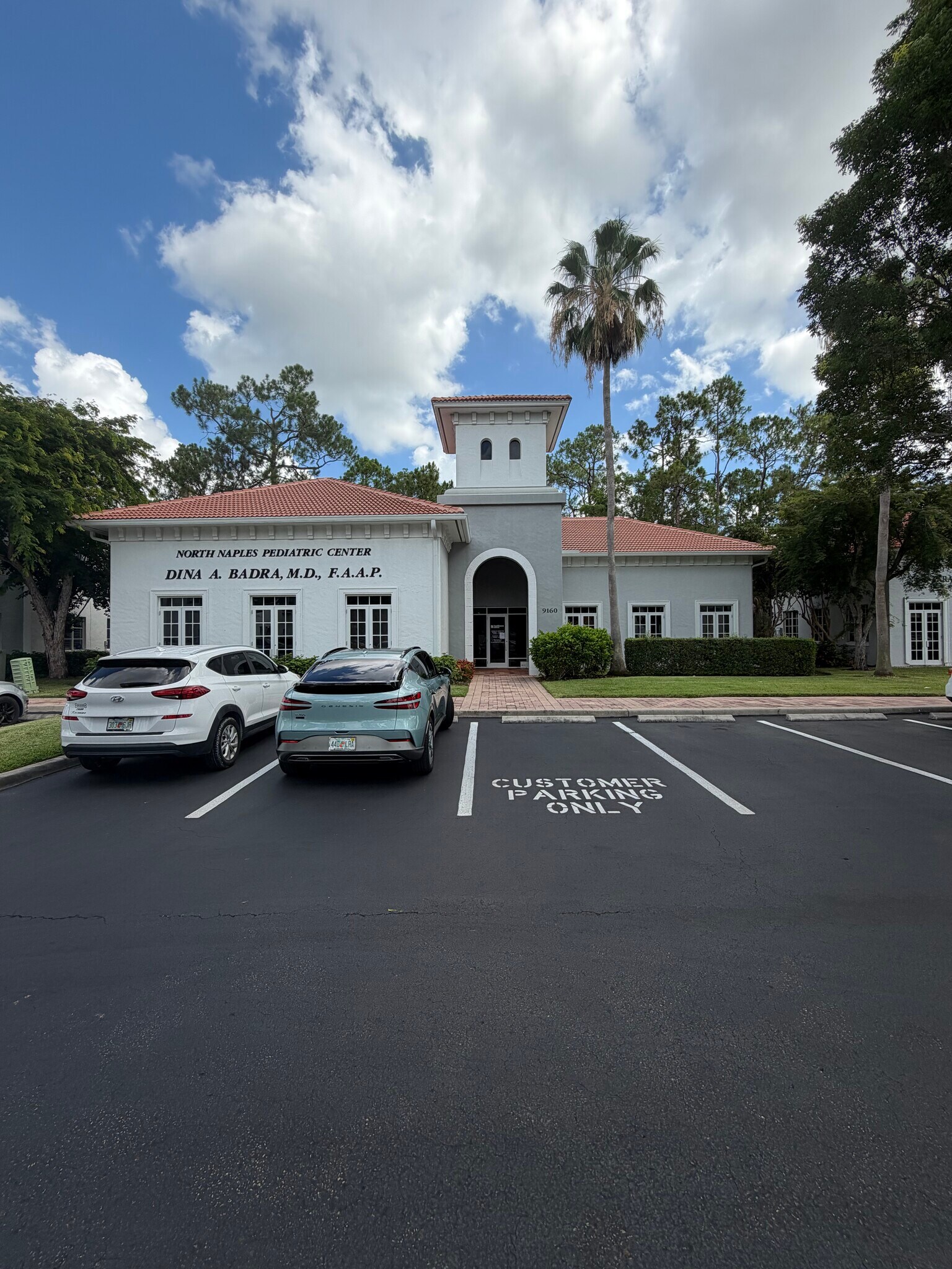 9160 Galleria Ct, Naples, FL à louer Photo du bâtiment- Image 1 de 17