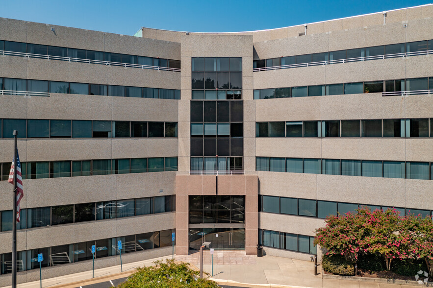 1800 Alexander Bell Dr, Reston, VA à louer - Photo du bâtiment - Image 3 de 8