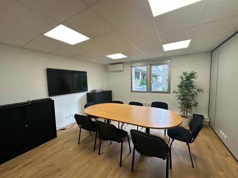 Office in Saint-Mandé for lease - Interior Photo - Image 3 of 17