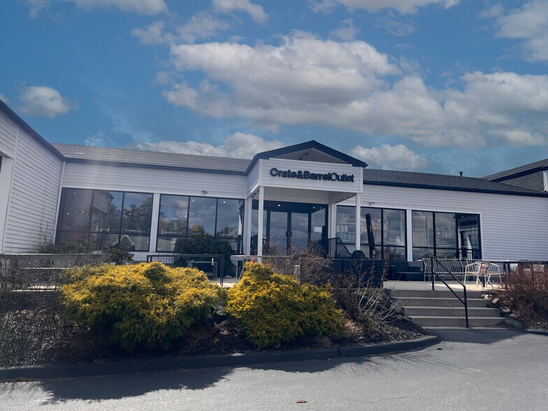 340 Us Route 1, Kittery, ME à louer - Photo du bâtiment - Image 2 de 2