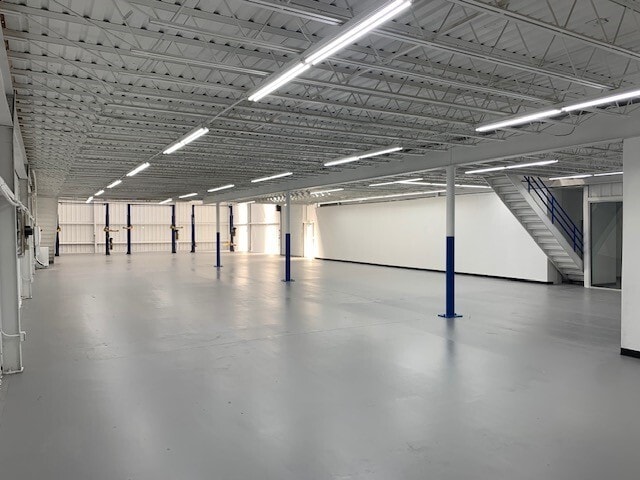 5829 Beverly Hill St, Houston, TX for lease - Interior Photo - Image 2 of 52