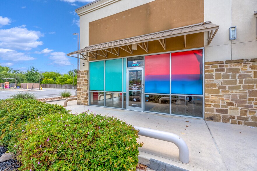 6338 Old Pearsall Rd, San Antonio, TX à louer - Photo du bâtiment - Image 1 de 16