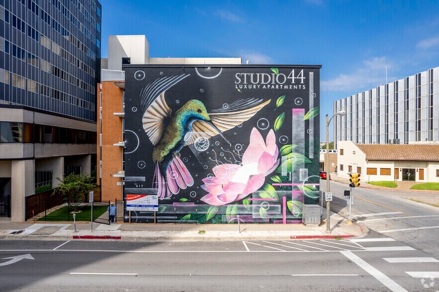 817 N Carancahua St, Corpus Christi, TX à vendre - Photo du bâtiment - Image 3 de 17