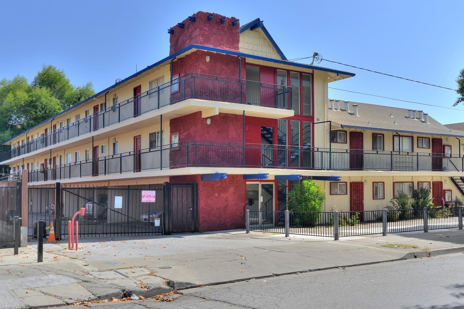 301 O'Keefe Rd, East Palo Alto, CA à vendre Photo principale- Image 1 de 7