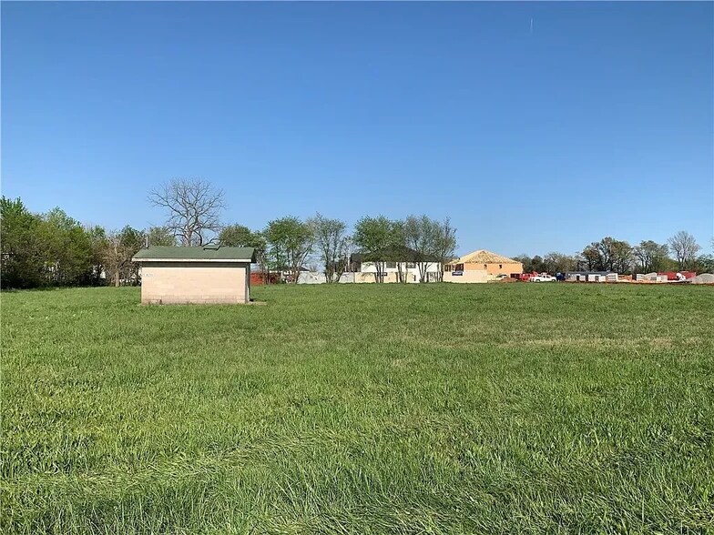 8099 Regional Airport Boulevard, Bentonville, AR à louer - Photo du bâtiment - Image 2 de 3