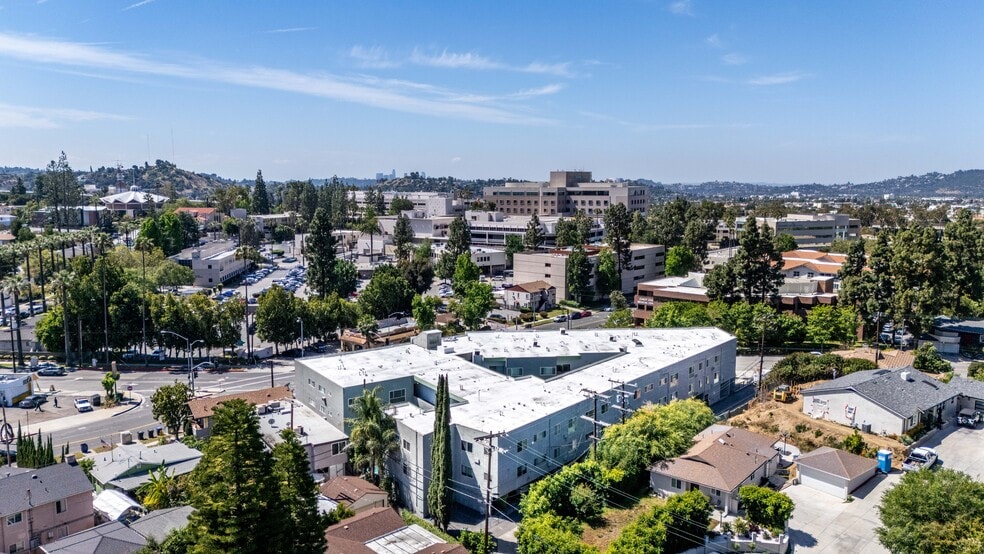 1595 E Chevy Chase Dr, Glendale, CA for sale - Building Photo - Image 3 of 12