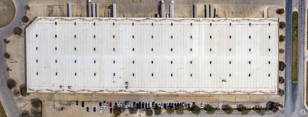 8562 NE Loop 410, San Antonio, TX for lease - Building Photo - Image 3 of 9