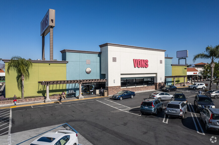 19305-19417 Victory Blvd, Reseda, CA for lease - Building Photo - Image 3 of 5