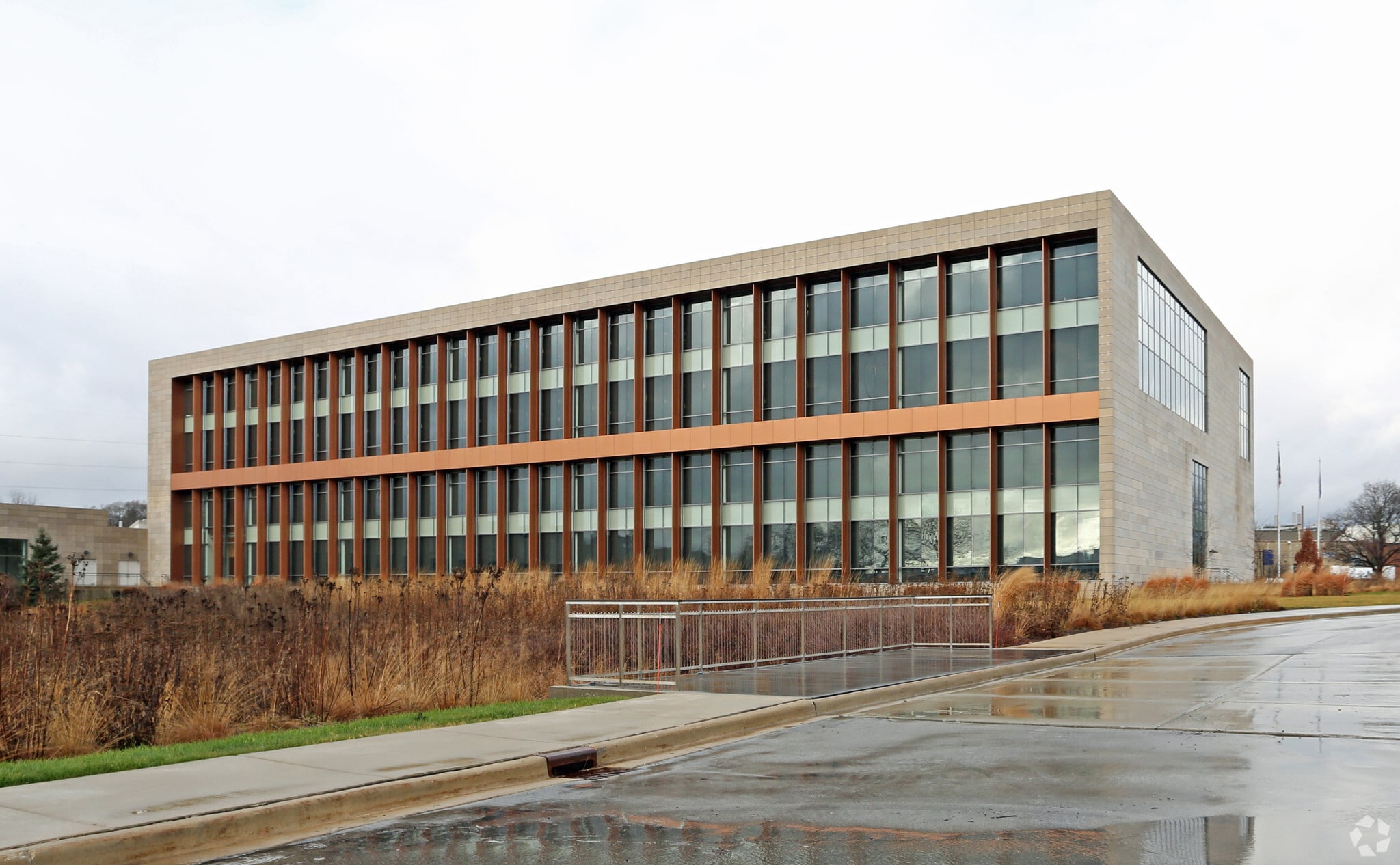 5757 N Green Bay Ave, Glendale, WI for lease Primary Photo- Image 1 of 7