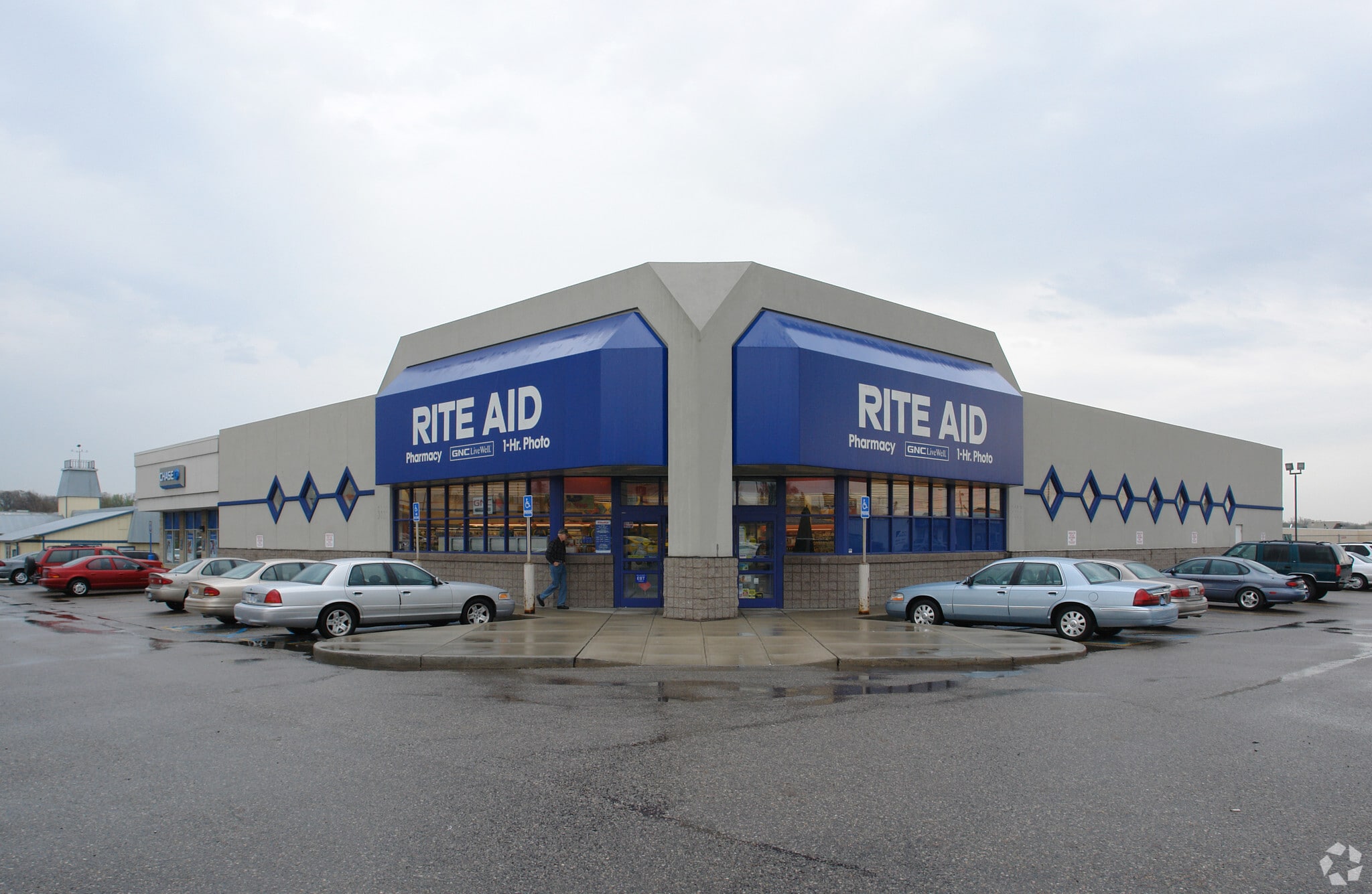 3100-3118 E Saginaw St, Lansing, MI for lease Building Photo- Image 1 of 6