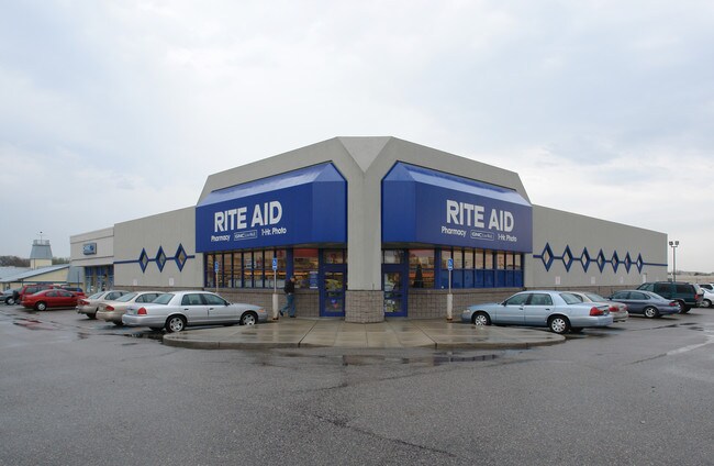 Plus de détails pour 3100-3118 E Saginaw St, Lansing, MI - Commerce de détail à louer