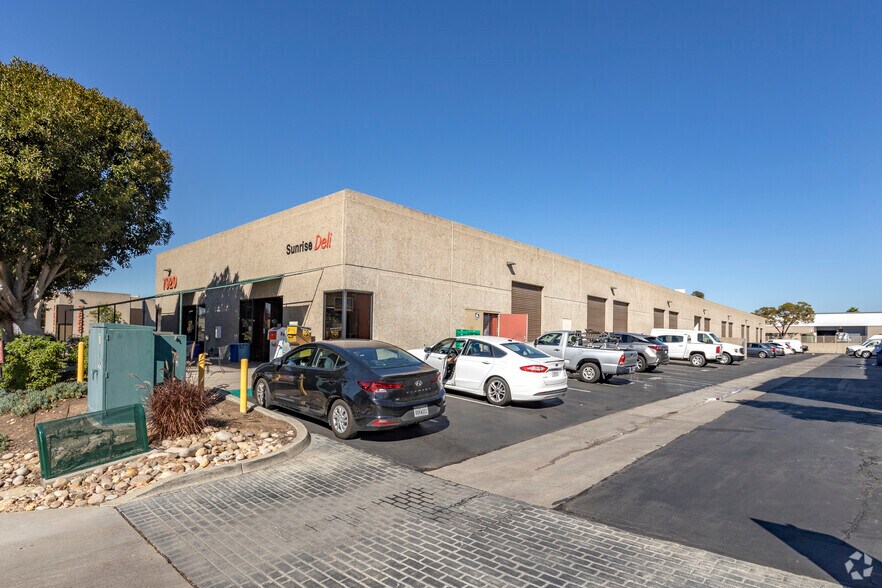 7940 Silverton Ave, San Diego, CA à louer - Photo principale - Image 3 de 9