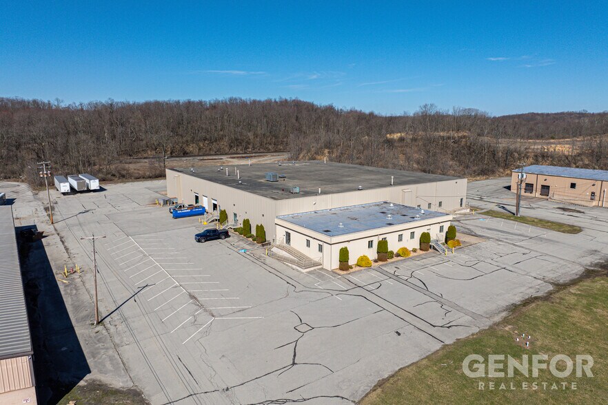 1572 Roseytown Rd, Greensburg, PA à louer - Photo du bâtiment - Image 3 de 8