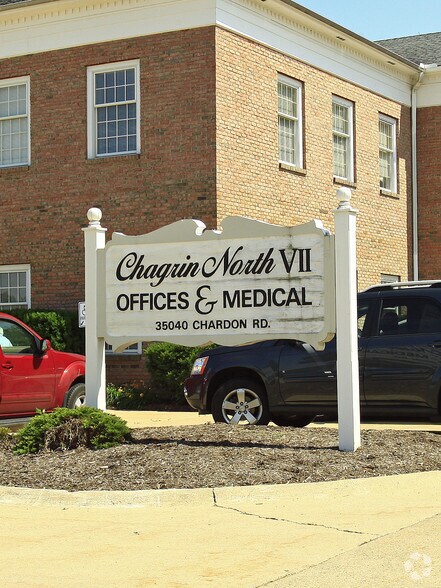 34900 Chardon Rd, Willoughby Hills, OH à louer - Photo du bâtiment - Image 2 de 7