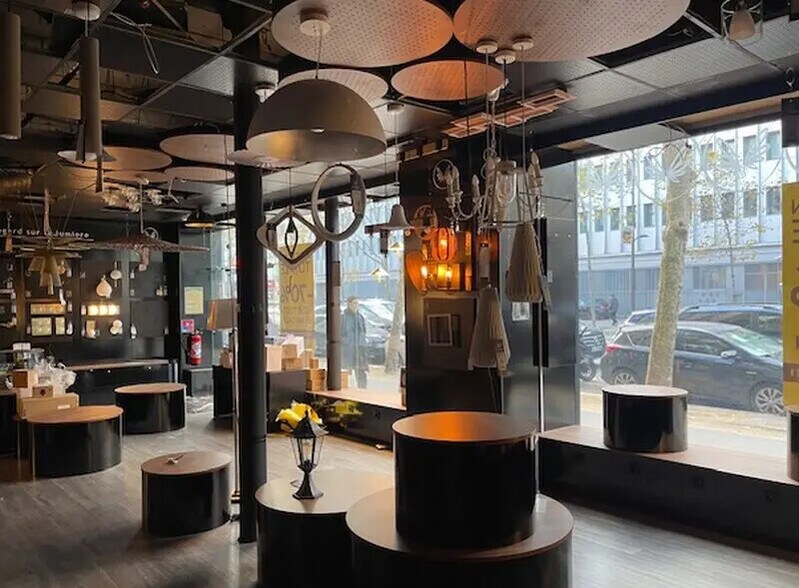 Retail in Paris for lease - Interior Photo - Image 3 of 11