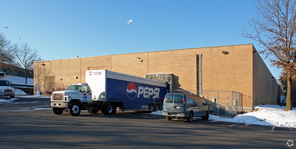 50 Constance Ct, Hauppauge, NY for lease - Building Photo - Image 2 of 2