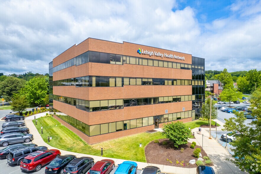 1611 Pond Rd, Allentown, PA à vendre - Photo du bâtiment - Image 3 de 3
