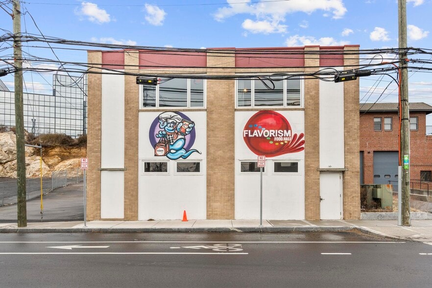 207 Greenwich Ave, Stamford, CT for sale - Building Photo - Image 3 of 33